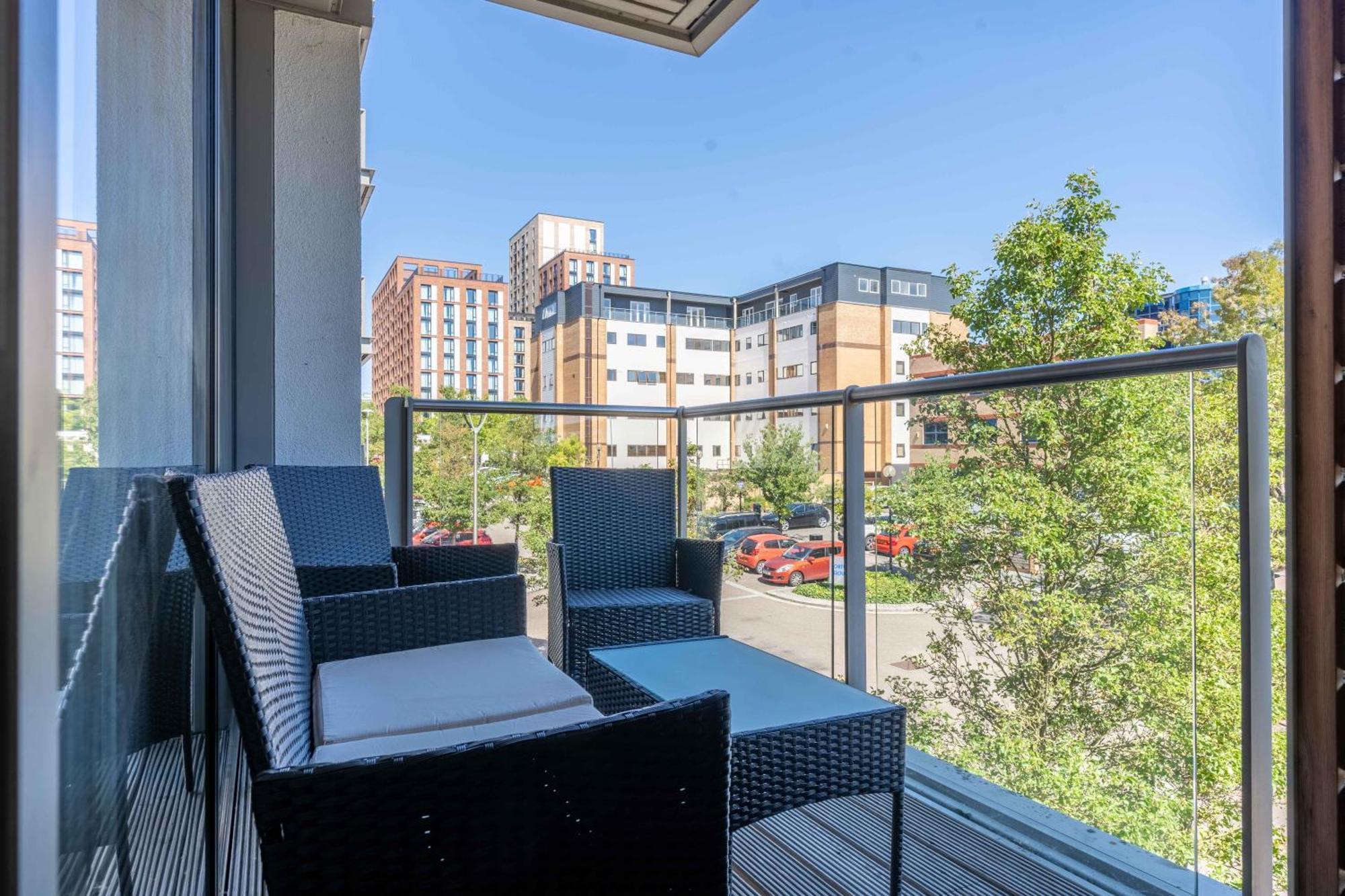 Cotels At Vizion Serviced Apartments, Superfast Broadband, Central Location, Free Parking, Fully Equipped Kitchen Μίλτον Κέινς Εξωτερικό φωτογραφία